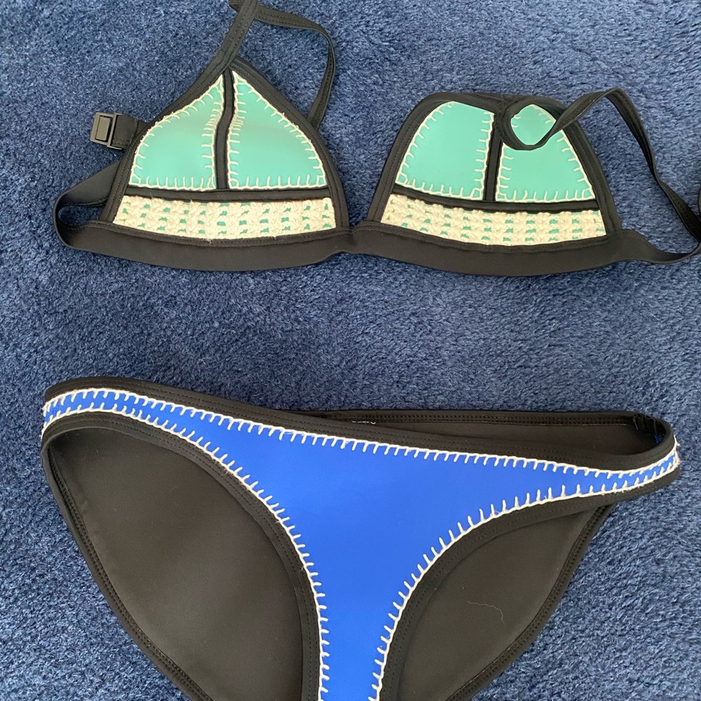 Traingl blue bikini
